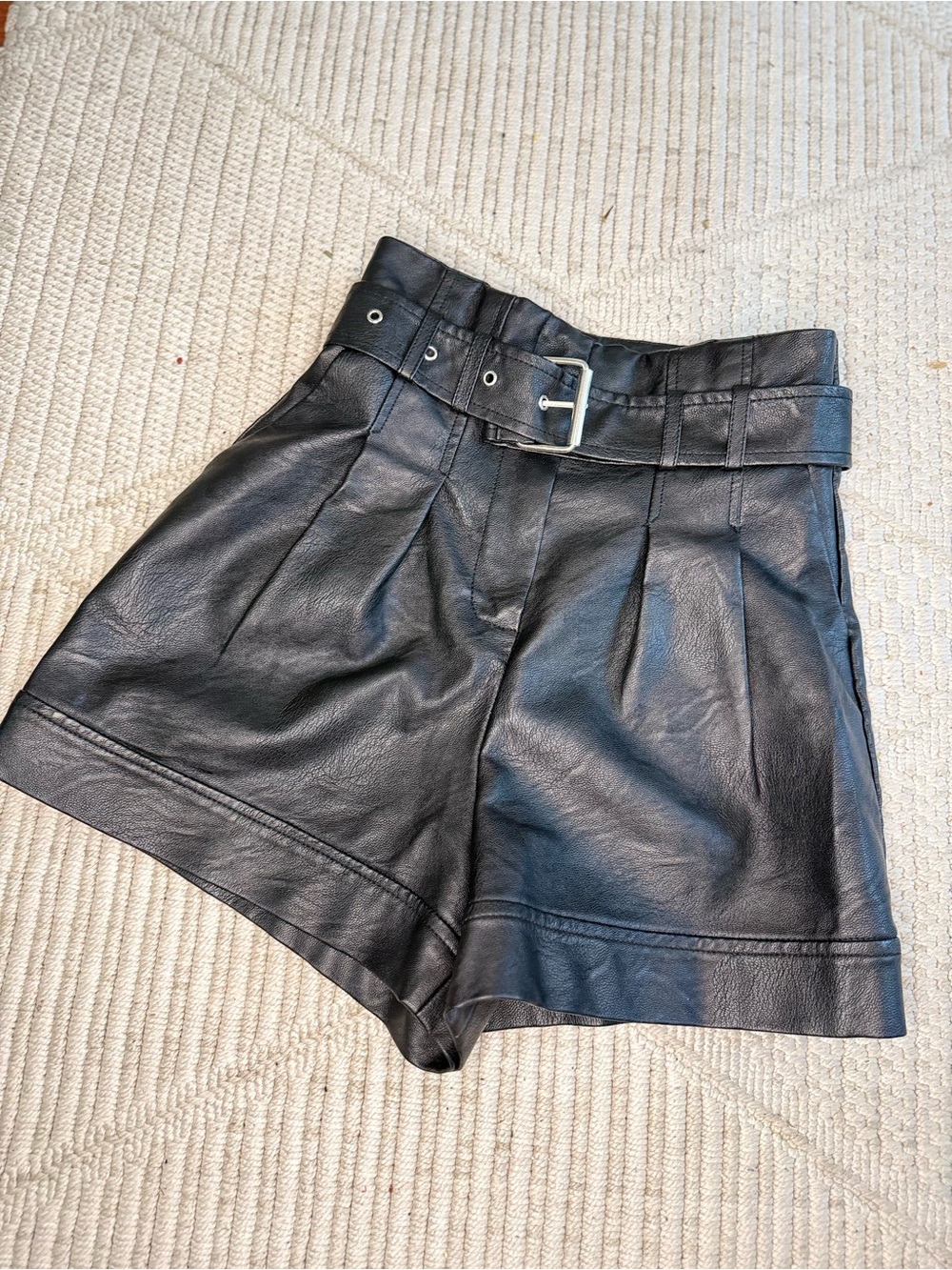 Topshop Black Faux Leather High Waist Belted Pleated Shorts Women Size 2 Chic
